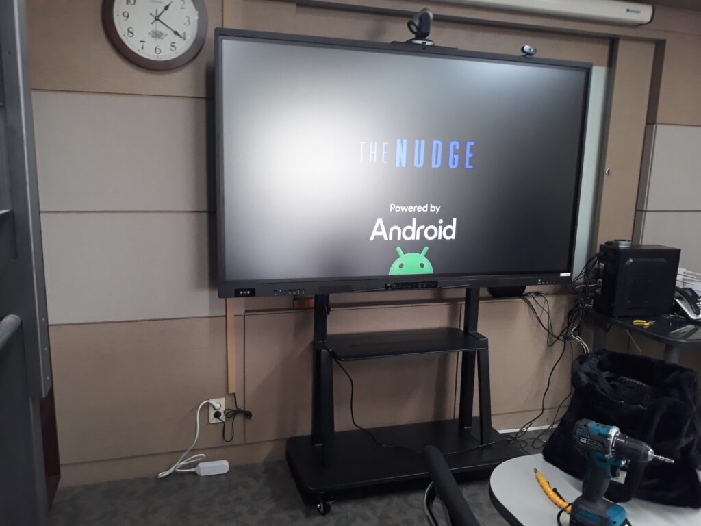 MX75인치설치사례-법률사무소